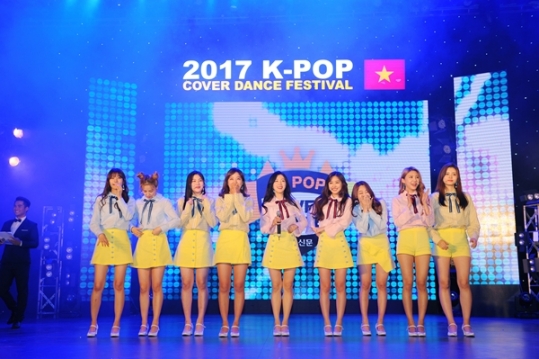 구구단의 축하공연