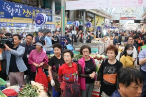 [19대 대선 오늘 선택의 날] ‘롤러코스터’ 충청… “文·洪·安, 투표장까지 고민”