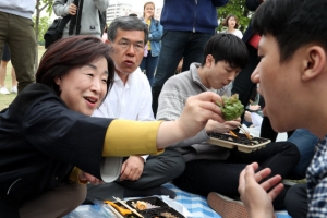 심상정, 투표하고 한강공원서 시민들과 ‘도시락 번개’