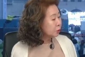 윤여정 “세월호 보며 그만하자는 사람, 그건 아닌 거 같다”