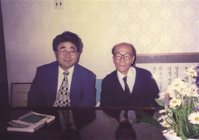 정정호 중앙대 교수와 생전 피천득(오른쪽).