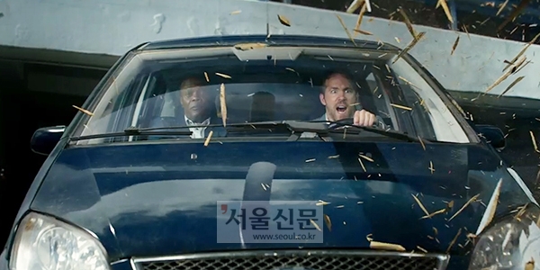 영화 킬러의 보디가드’ 예고편 한 장면.