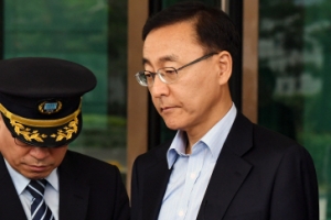 김수남 검찰총장 사표 수리…문 대통령 “김수남 사의표명 존중”(종합)