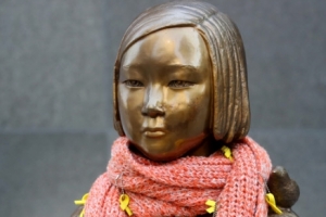 “아베, 한일정상회담서 위안부 소녀상 조기 철거 요구할 것”