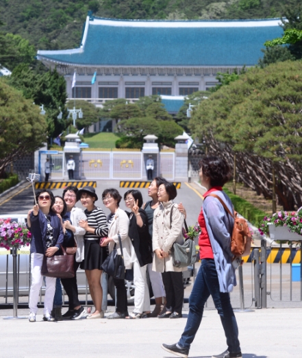 주인 바뀐 靑… 시민들 곁으로