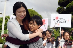 [서울포토] ‘선생님, 감사합니다! 존경합니다!’