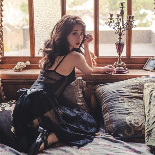 각종 예능 프로에서 활발히 활동중인 걸그룹 나인뮤지스의 경리가 송지은, 마마무 화사, 에스나 등과 작업한 프로듀싱팀 포플레이와 함께 콜라보레이션을 통해 신곡 ‘Talk About You’의 녹음 작업을 마무리 했다고 전했다.