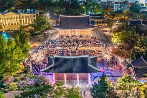 늦봄의 밤 정동길 걸으면 100년 전 비밀의 문 활짝