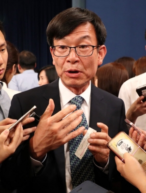 지배구조 파헤친 ‘삼성 저승사자’… 보편적 증세 주장도