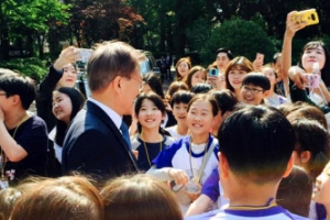 청와대에 견학 갔는데 대통령이 깜짝 등장했다