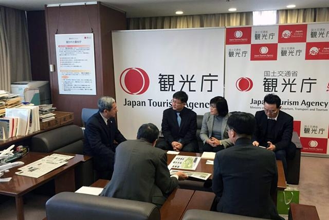 지난 1월 김성환(오른쪽 세 번째) 노원구청장이 일본을 방문해 다무라 아키히코 국토교통성 관광청 장관과 면담하고 있다. 노원구 제공