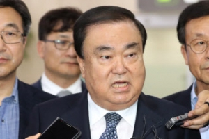 문희상 일본 특사 “일본, 위안부 합의에 대한 한국 정서 이해”