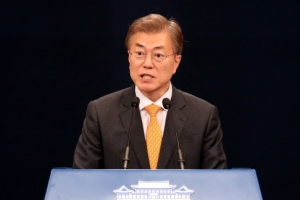 문재인 대통령 “소말리아 피랍 정황 선원 구조에 만전” 지시