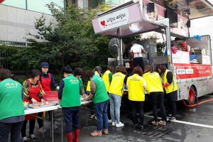 “사랑의 짜장 싣고 전국 방방곡곡 달려갑니다”