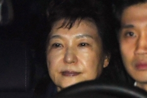 피고인석 앉은 박근혜 전 대통령, 23일 언론 통해 공개