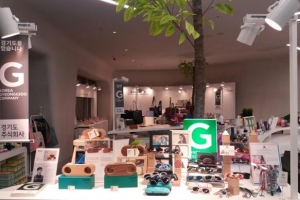 “실크스카프가 6만원… 대량주문에 택배까지 원스톱 쇼핑해요”