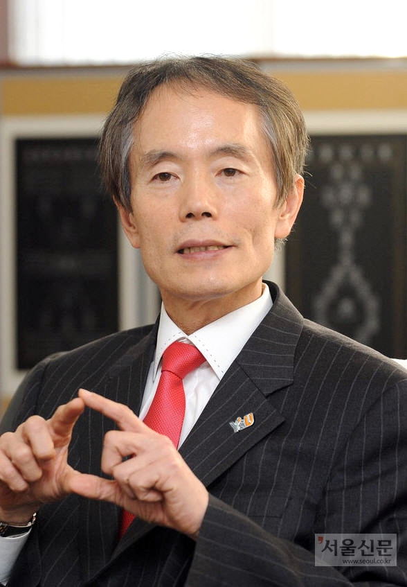 부산 영산대가 학교 브랜드 네임을‘와이즈 유’(wise U)로 바꾸고 4차 산업혁명 시대를 맞아 대학 체질의 대변신을 꾀하기로 관심을 끌고 있다. 사진은 부구욱 총장. 와이즈 유 제공 