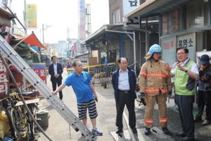 유덕열 구청장, 청량리농수산물시장 화재현장 속으로…
