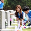 현충원 찾은 대학생들