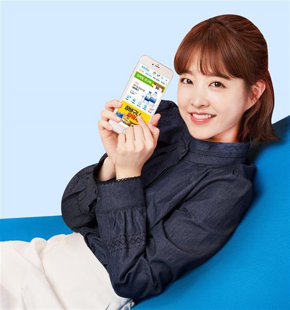 배우 박보영이 광고하는 동원몰 모바일앱에서는 온라인 쇼핑몰보다 저렴한 모바일 전용 특가 상품도 제공된다. 동원F&B 제공