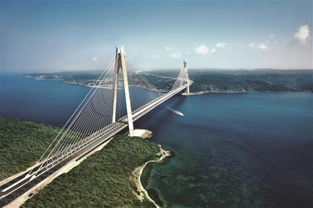 현대건설이 건설한 아시아와 유럽을 잇는 관문인 ‘터키 보스포루스 제3대교’ 전경. 현대건설 제공