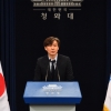 [서울포토]대통령 지시사항 발표하는 조국민정수석