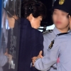 [서울포토] 호송차랑에서 내리는 박근혜