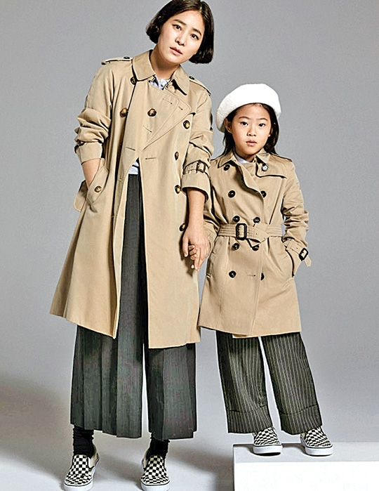 김윤미(좌)와 그녀의 딸 박시우. 포토그래퍼 김선혜 