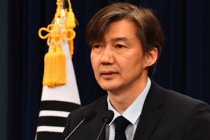 조국 수석, 운영위 국감 불출석…야당 “국회 무시, 靑 예산심사 거부”