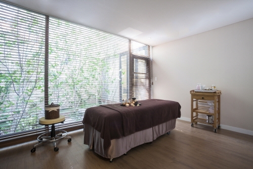 웰니스관광 25선은 스파, 휴양, 미용, 건강관리 등을 목적으로 한 전국 25곳의 대표 시설을 정부가 선정하고 지원하는 사업이다. 이번 웰니스관광 25선은 한방, 힐링·명상, 뷰티·스파, 자연·숲 치유 등 4가지 테마로 분류해 선정됐으며 서울에서는 올리바인 스파가 정관장 스파 G, 설화수 플래그십 스파와 함께 뷰티·스파 테마에서 뽑히는 영광을 얻었다.