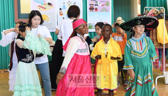 “어느 나라 옷이야” 세계시민교육대축제 