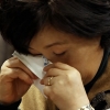 영부인 김정숙 여사, 군 의문사 유가족 치유 연극 보고 ‘눈물’