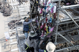 ‘흉물 논란’ 슈즈트리, 오늘 철거