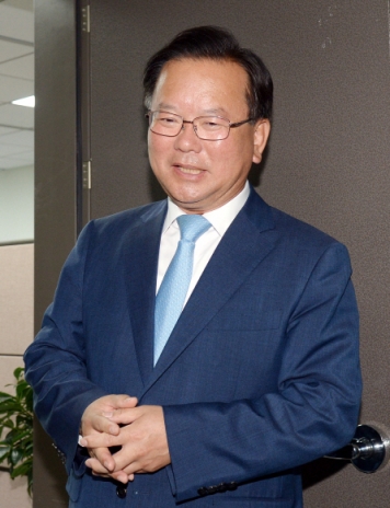 [서울포토] 소감 밝히는 ‘행자부 장관 후보자’ 김부겸 의원