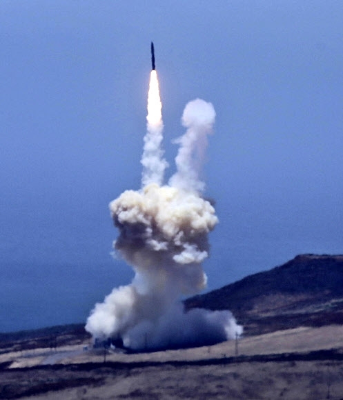 美, 北ICBM 대적 첫 요격시험 성공