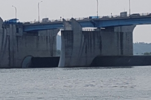 [4대강 보 개방 르포]창녕함안보 오후 2시 수문 열리고 강물 콸콸 쏟아져