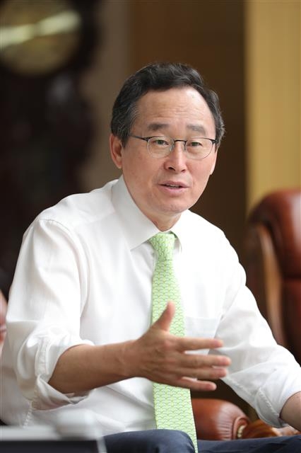 송하진 전북지사가 새 정부의 정책 기조에 부응한 도정 방향에 대해 설명하고 있다. 전북도 제공