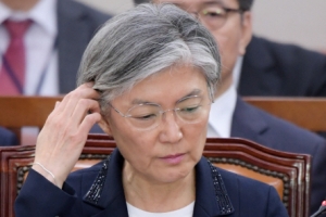 국민의당, 강경화 보고서 채택 불가...첫 여성 외교수장 유리천장 깨기 비상