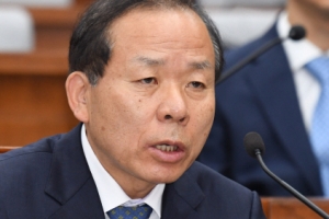 김이수 “통신비 인하, 행정지도 등 여러 방법 가능”