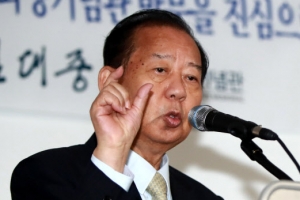 日아베 특사 니카이 “간계 꾸미는 일당들 박멸해달라” 막말 논란