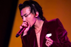 지드래곤, “518달러” 전시회 열고 화가로 변신