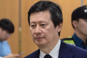 [서울포토]   ‘롯데 오너가 비리’ 관련 공판 참석한 신동빈, 신동주