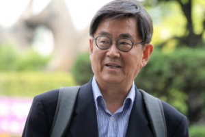 안경환 후보자 “여성은 술의 필수적 동반자”