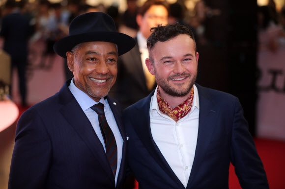 옥자 레드카펫 행사 참석한 지안카를로 에스포지토-다니엘 헨셜