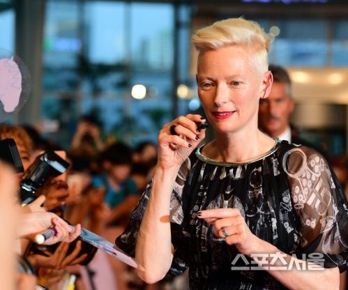 봉준호 감독 ‘옥자’ 틸다 스윈튼