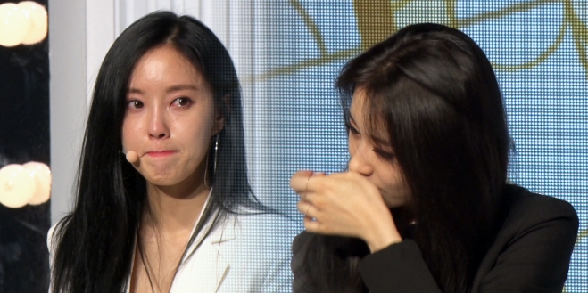 티아라는 14일 열린 새 미니앨범 쇼케이스에서 결국 눈물을 터트렸다. 김형우 기자 hwkim@seoul.co.kr