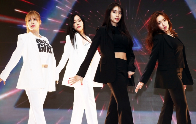 티아라가 수록곡 ‘리로드’(Reload)의 무대를 선보이고 있다. [사진=연합뉴스]