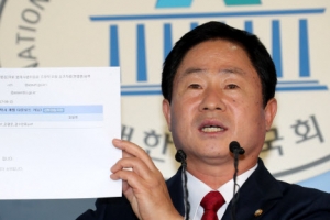 靑 “검찰 개혁 드라이브에 조직적 저항 움직임 예의 주시”