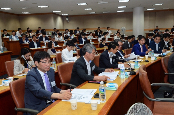 19일 경기 고양시 사법연수원에서 각급 법원의 대표 판사들이 전국법관대표자회의에 참석하고 있다.  정연호 기자 tpgod@seoul.co.kr