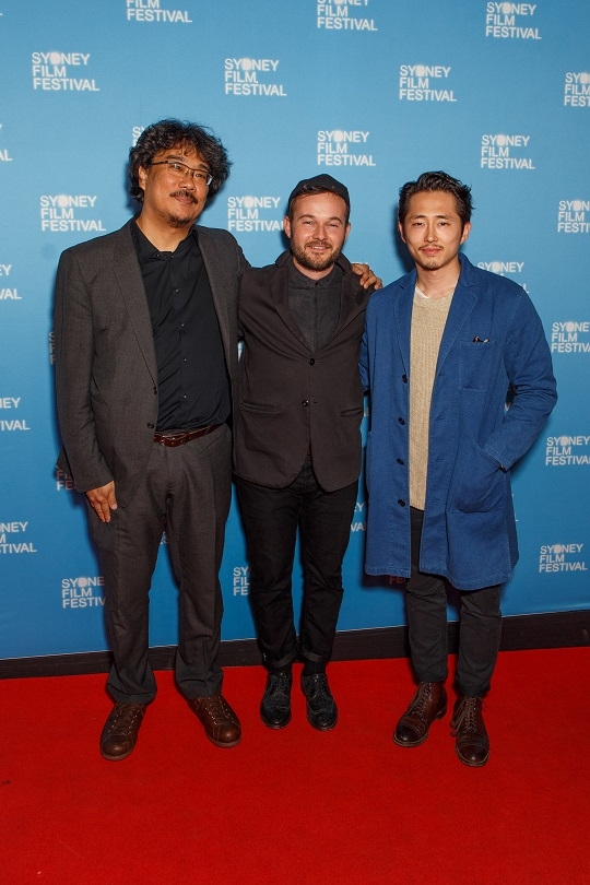 ‘옥자’의 봉준호 감독(왼쪽), 다니엘 헨셜, 스티븐 연